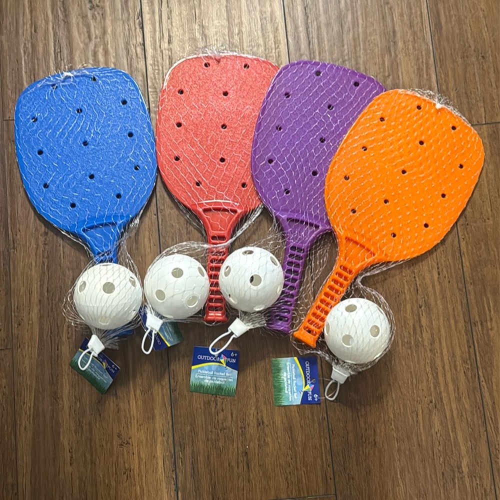 NWT (4) Plastic Paddles with Balls